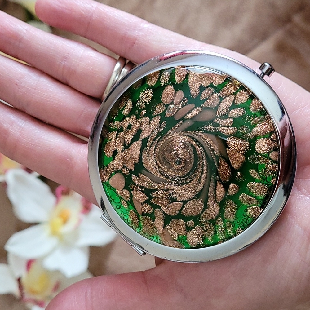 Great Gift idea- Compact Mirror - Picture 2 of 12
